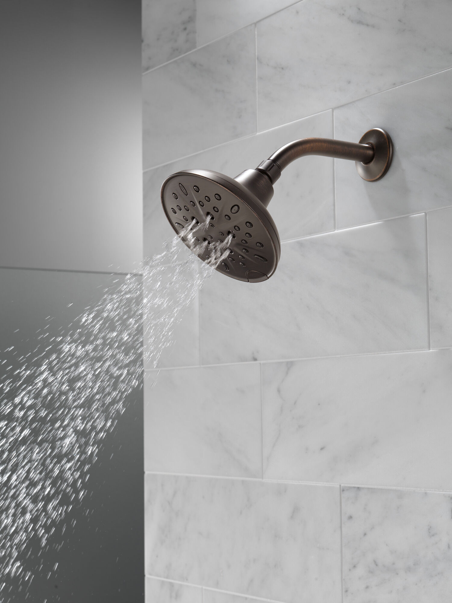 Насадка для душа H2O 1,75 галлона в минуту с 5 настройками Delta Faucet 75508RB - Вид №6