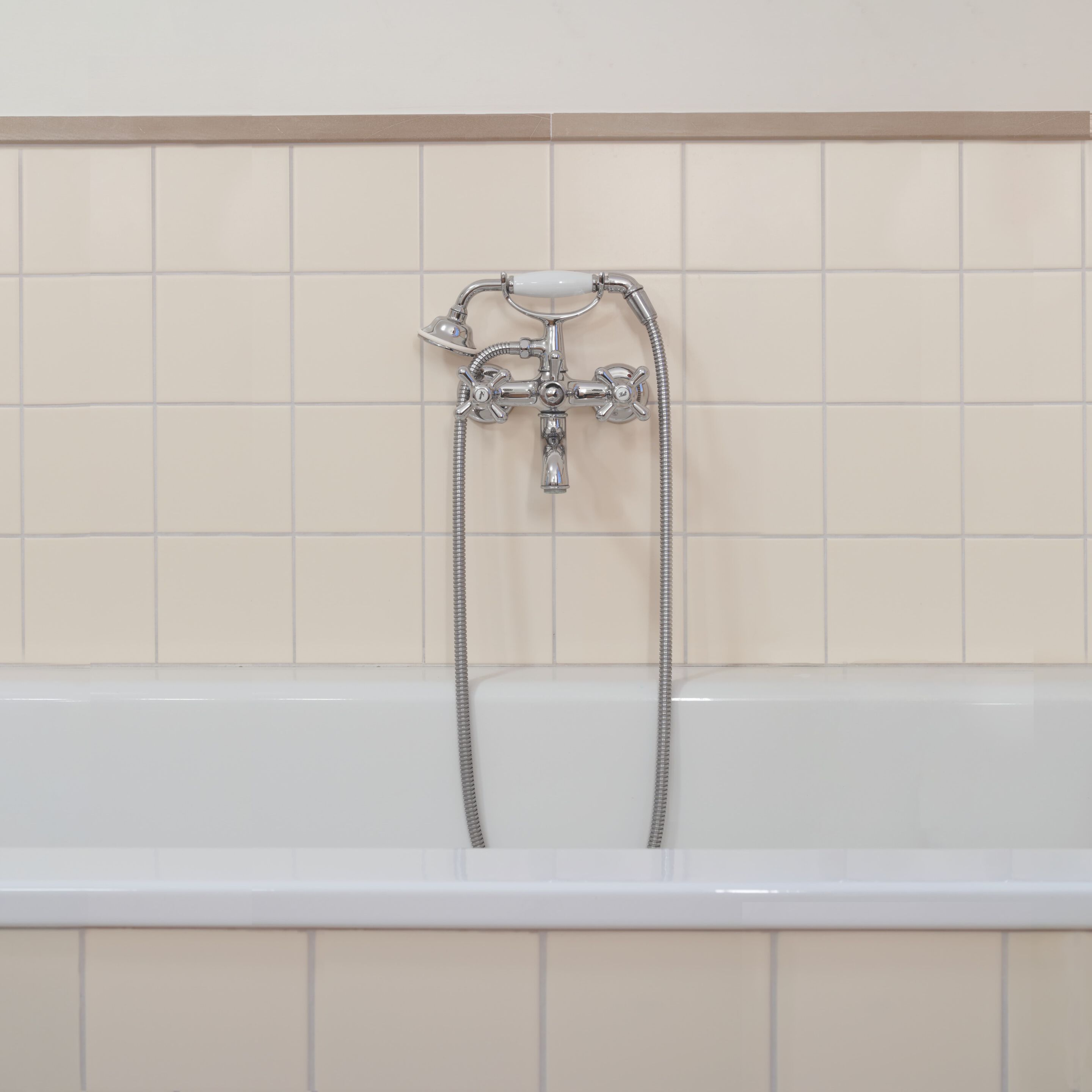 Настенный наружный смеситель для ванны с ручным душем THPG 173758 ARCH-00125295 - Вид №2