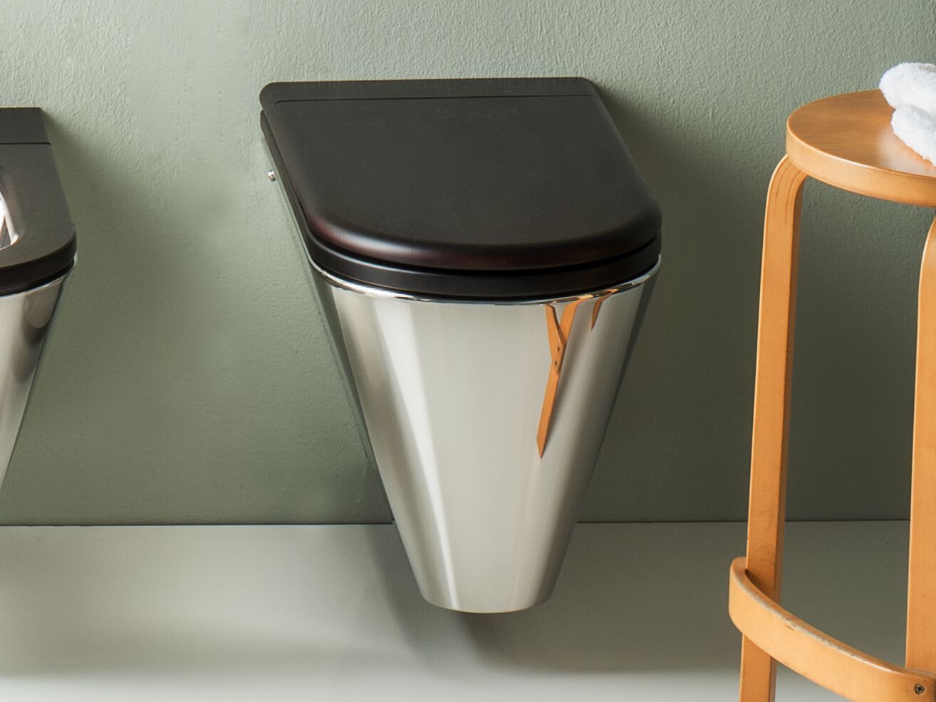 Подвесной туалет из нержавеющей стали и дерева Rapsel John &amp ARCH-00099223