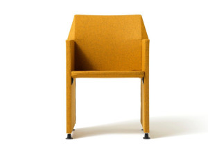 Тканевый стул для конференций с подлокотниками