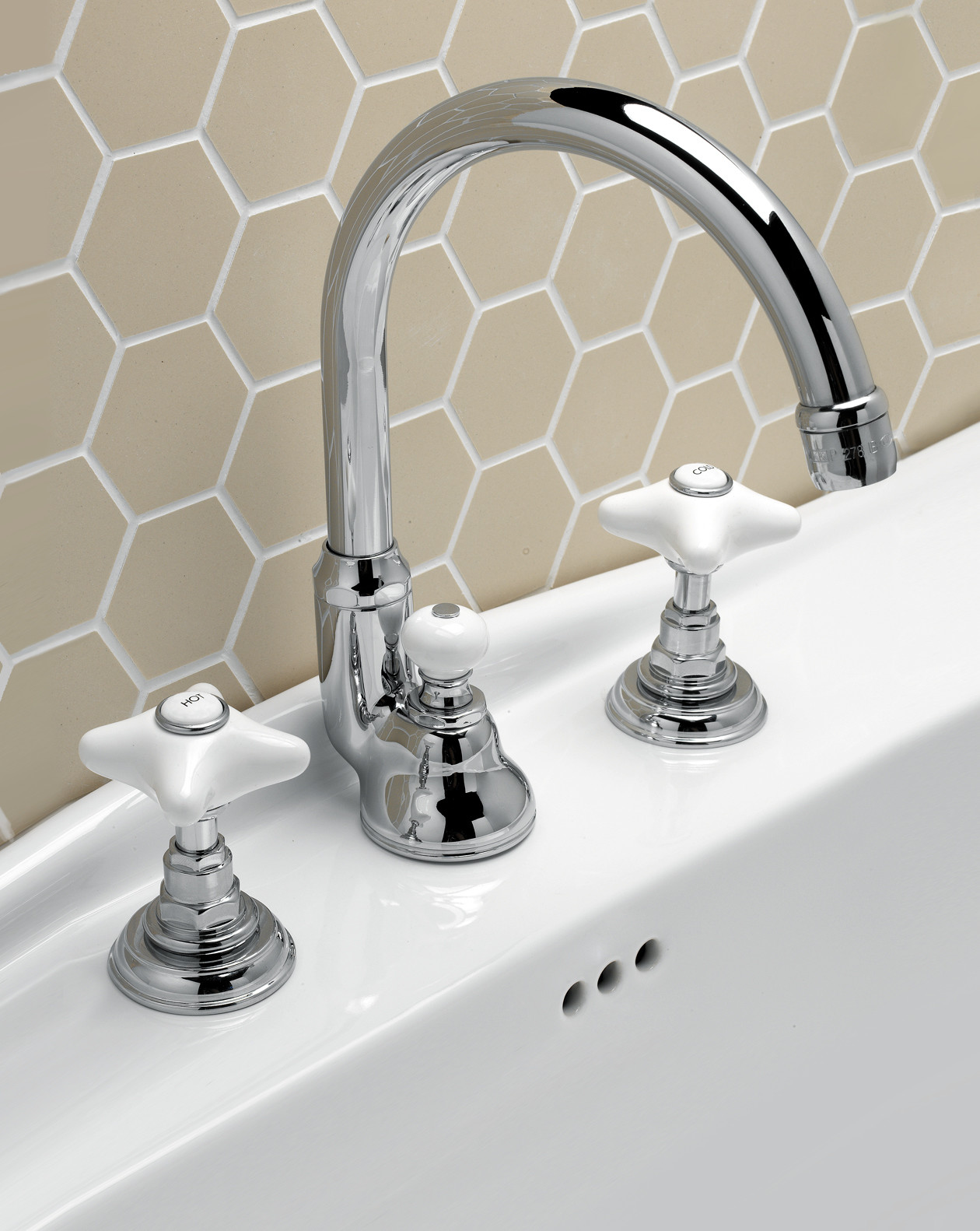 UTWR700A Кран для раковины White Rose на 3 отверстия Devon&Devon  - Вид №1