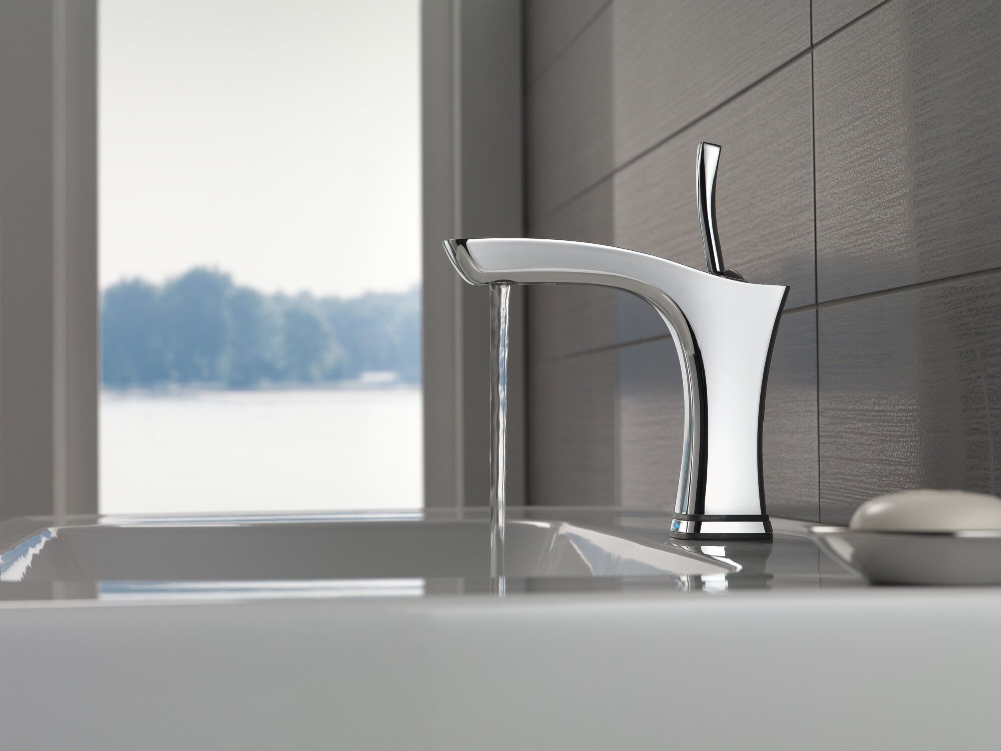 552TLF-PN Смеситель для ванной с одной ручкой с технологией Touch2O.xt® Delta Faucet Tesla Полированный никель - Вид №4