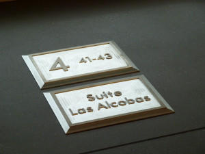 Металлический ремесленный артефакт