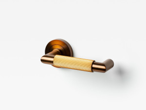 Латунная ручка