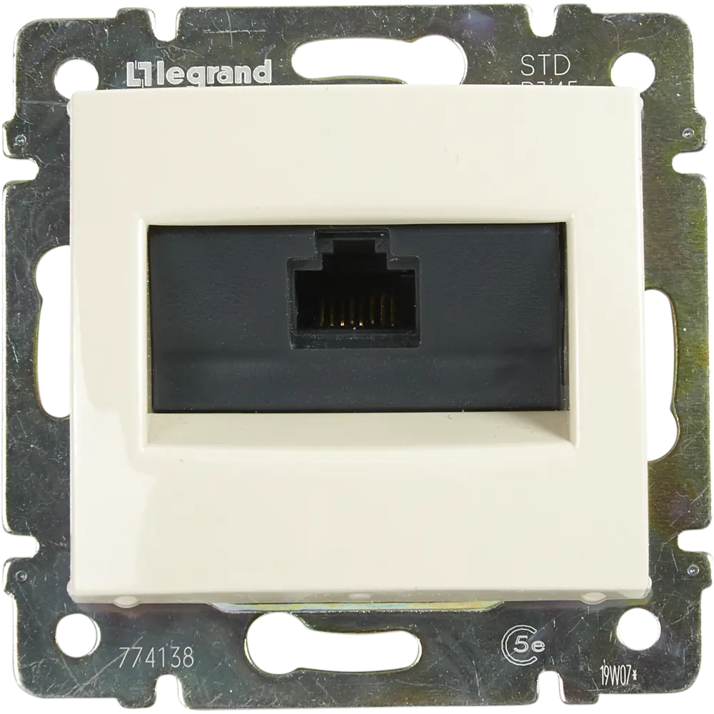 Компьютерная розетка Legrand Valena Classic RJ45 для сетевых подключений 82380091