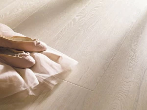 Alma by Giorio 2-х слойный дубовый паркет, строганный вручную Doghe