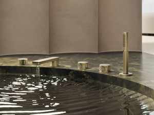 Смеситель для ванны с ручным душем