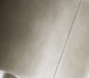 Металлический настенный светильник