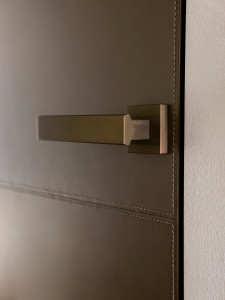 Кожа заподлицо стены распашные двери