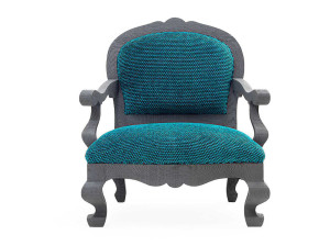 Тканевое кресло с подлокотниками