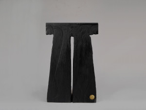 Высокий дубовый журнальный столик