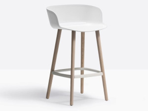 Высокий стул из полипропилена