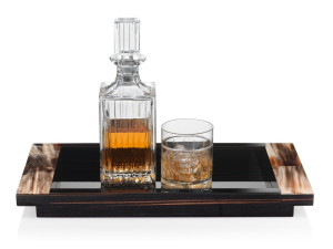 Прямоугольный поднос из лакированного дерева с ручками из рога