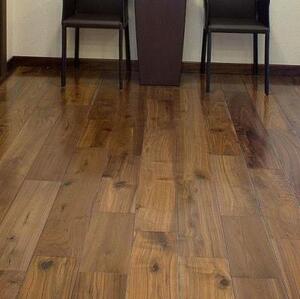 Массивная доска Magestik floor Под лаком (экзотика) (300-1820)x180x22мм Орех американский Натур (Гладкая) 300-1820х180 мм.