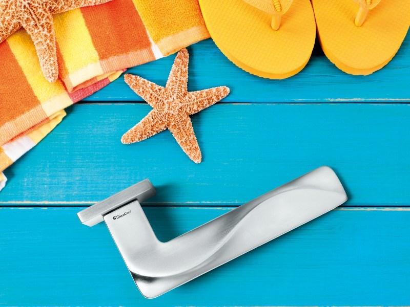 LINEA CALI' Латунная ручка на пластине в современном стиле Aqua sun-id-1399697 - Вид №1