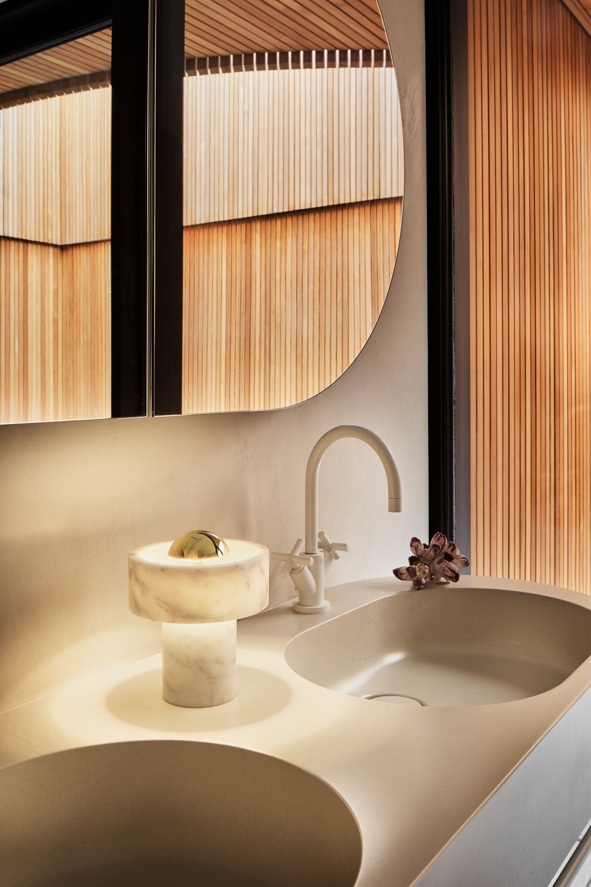 Мраморная настольная лампа с батарейным питанием Tom Dixon Stone ARCH-00060913 - Вид №6