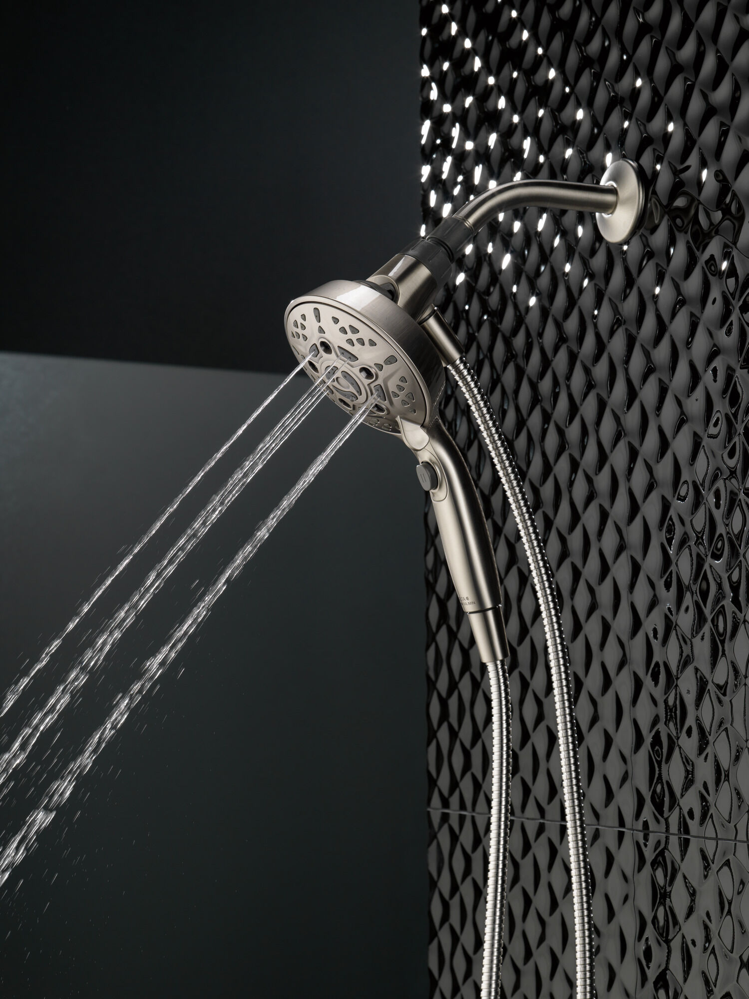 Ручной душ SureDock ™ с 7 настройками Delta Faucet 75707SN - Вид №16