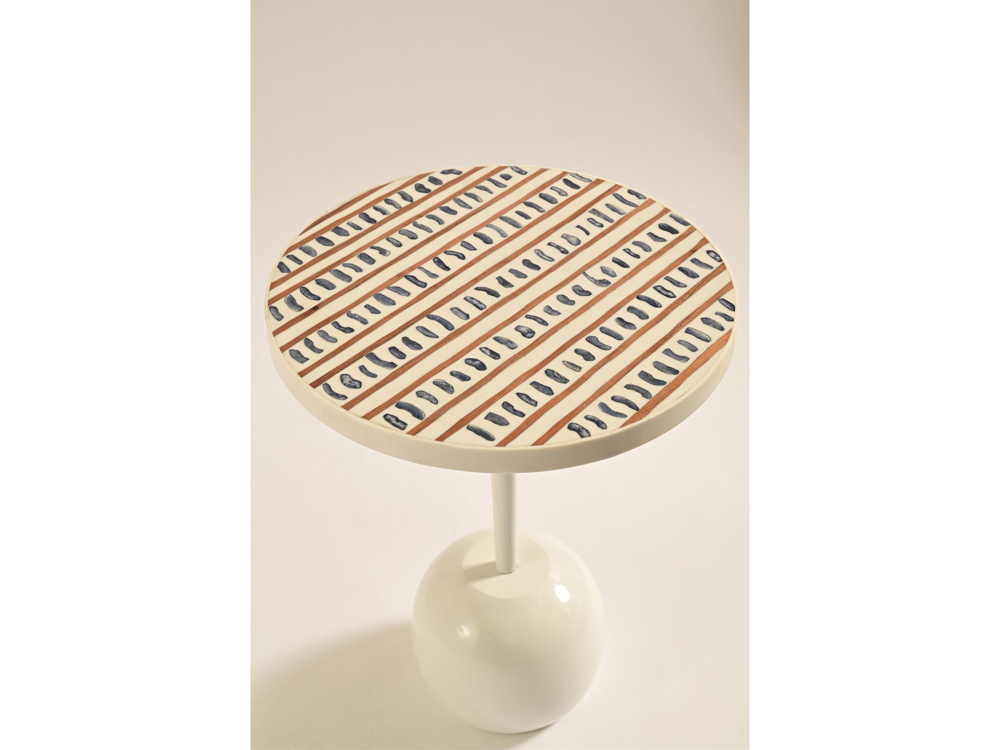 Круглый алюминиевый журнальный столик LO Contemporary SAMBHAL ARCH-00002091