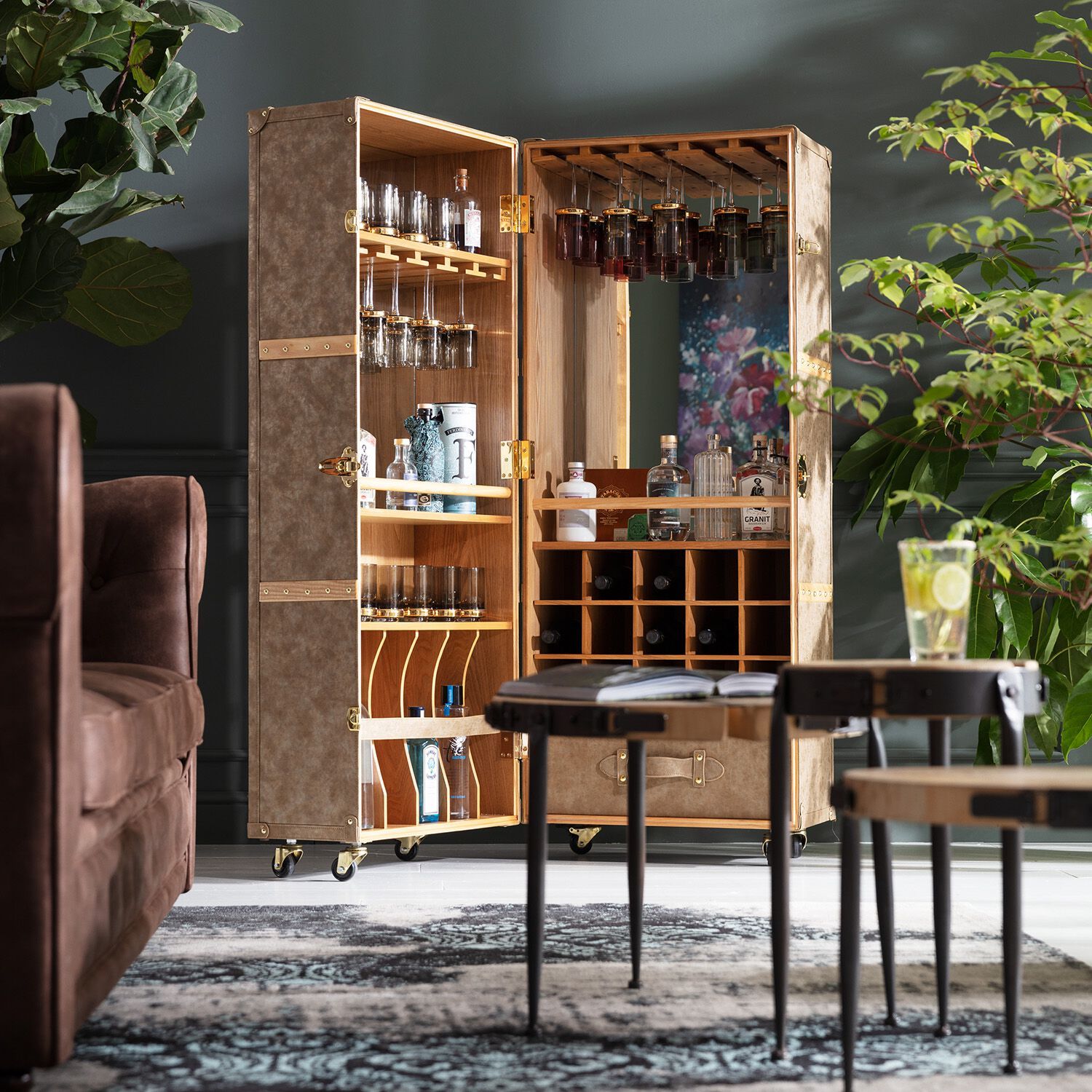 Деревянный барный шкаф на колесах KARE Design West Coast ARCH-00149005 - Вид №1