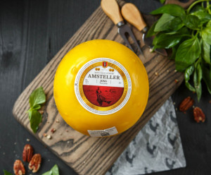 9755 Сыр "Амстеллер йонг" (шар) Вкусляндия