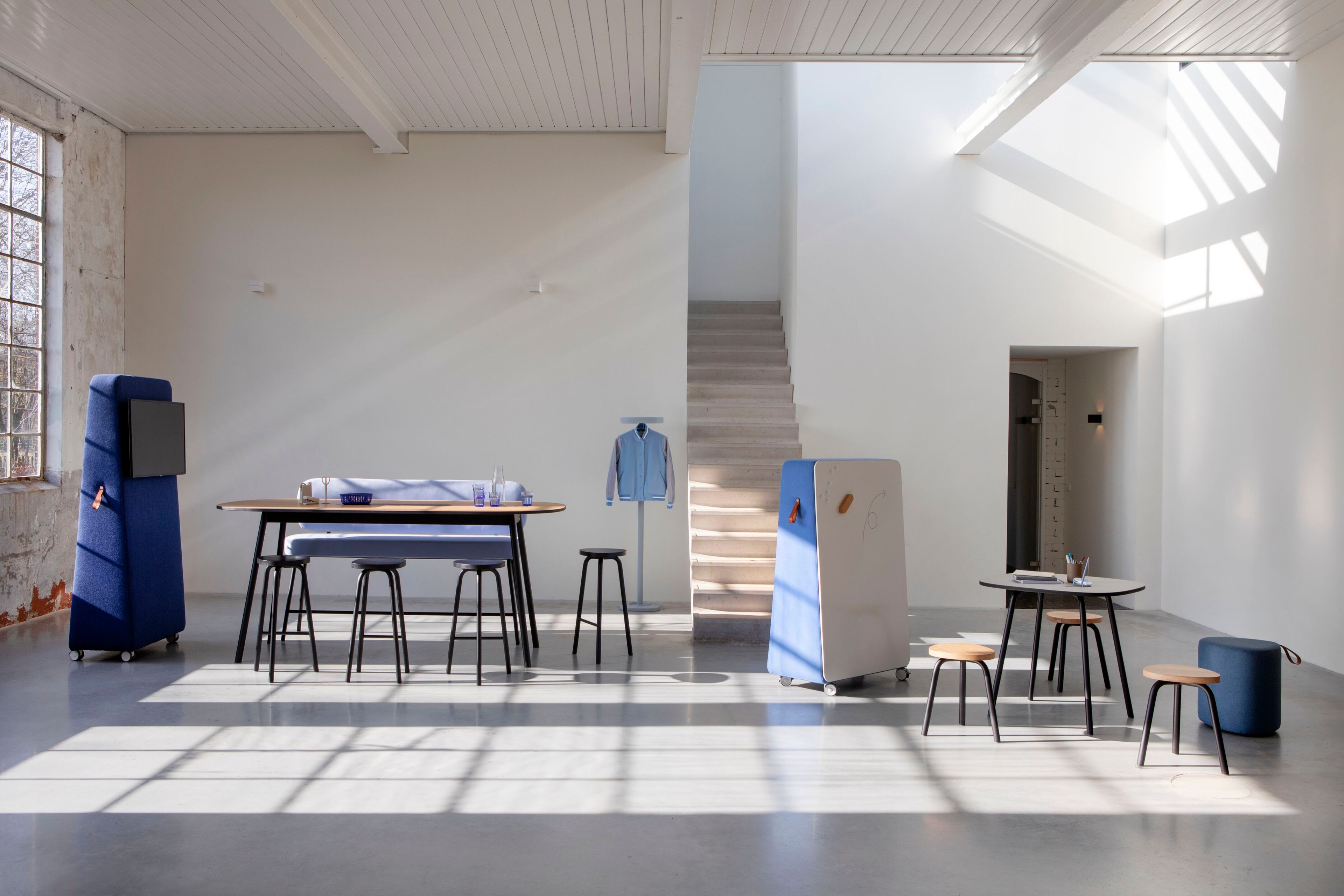 Прямоугольный стол для совещаний из стали и дерева с системой люверсов Cascando Pully ARCH-00081739 - Вид №1