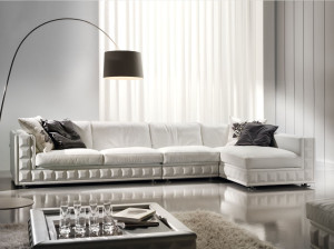 Тканевый диван с полуостровом