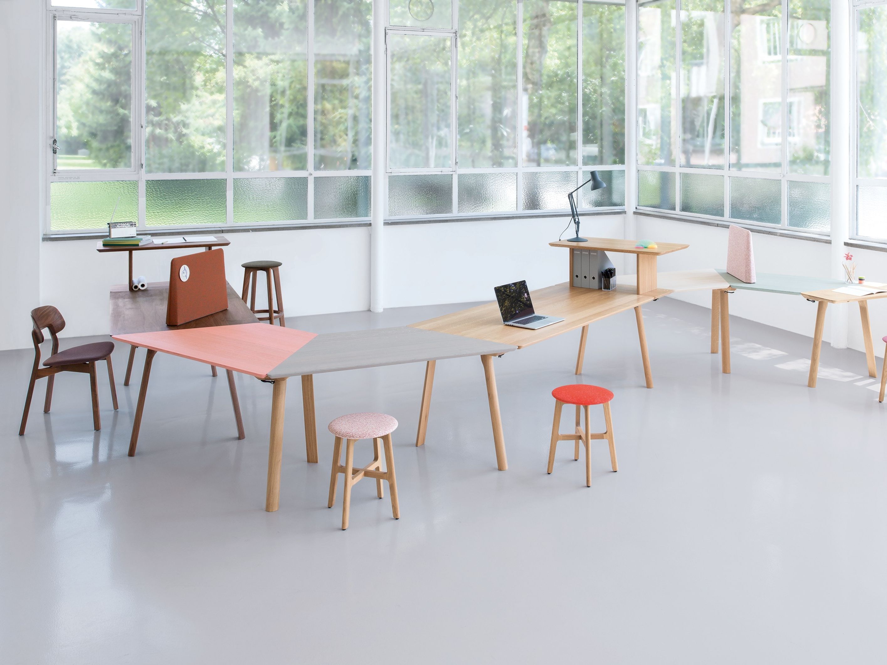 Секционный стол из массива дерева ZEITRAUM ARCH-00047819 - Вид №1