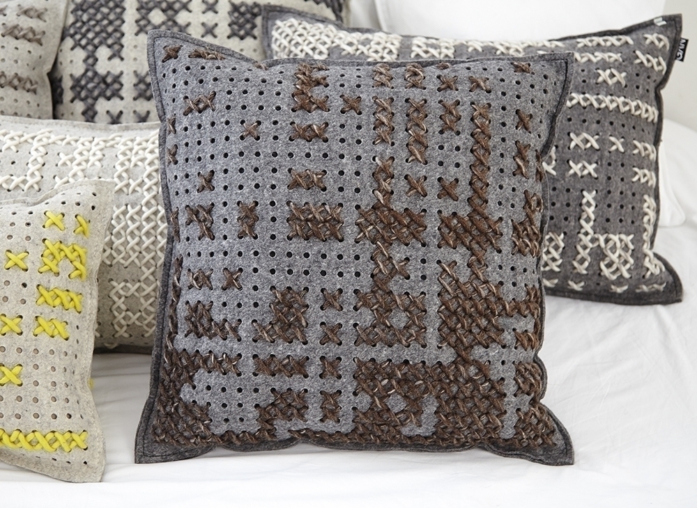 100089 Подушка Abstract Charcoal 50x50 см GAN Canevas - Вид №2