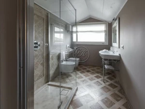 GH LAZZERINI Угловая душевая кабина из стекла с поддоном