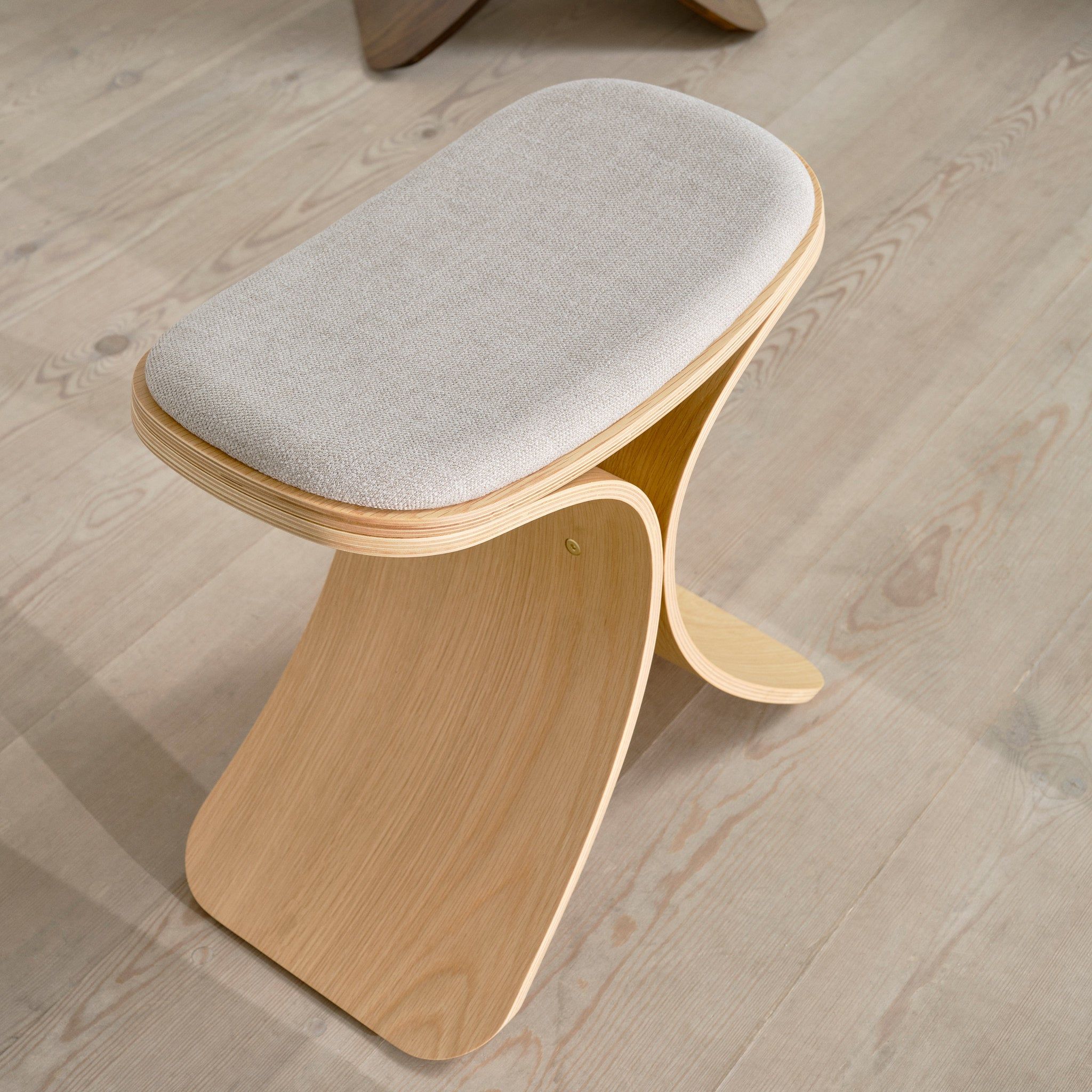 Дубовый табурет с тканевым сиденьем Gejst Luno ARCH-00151658 - Вид №3