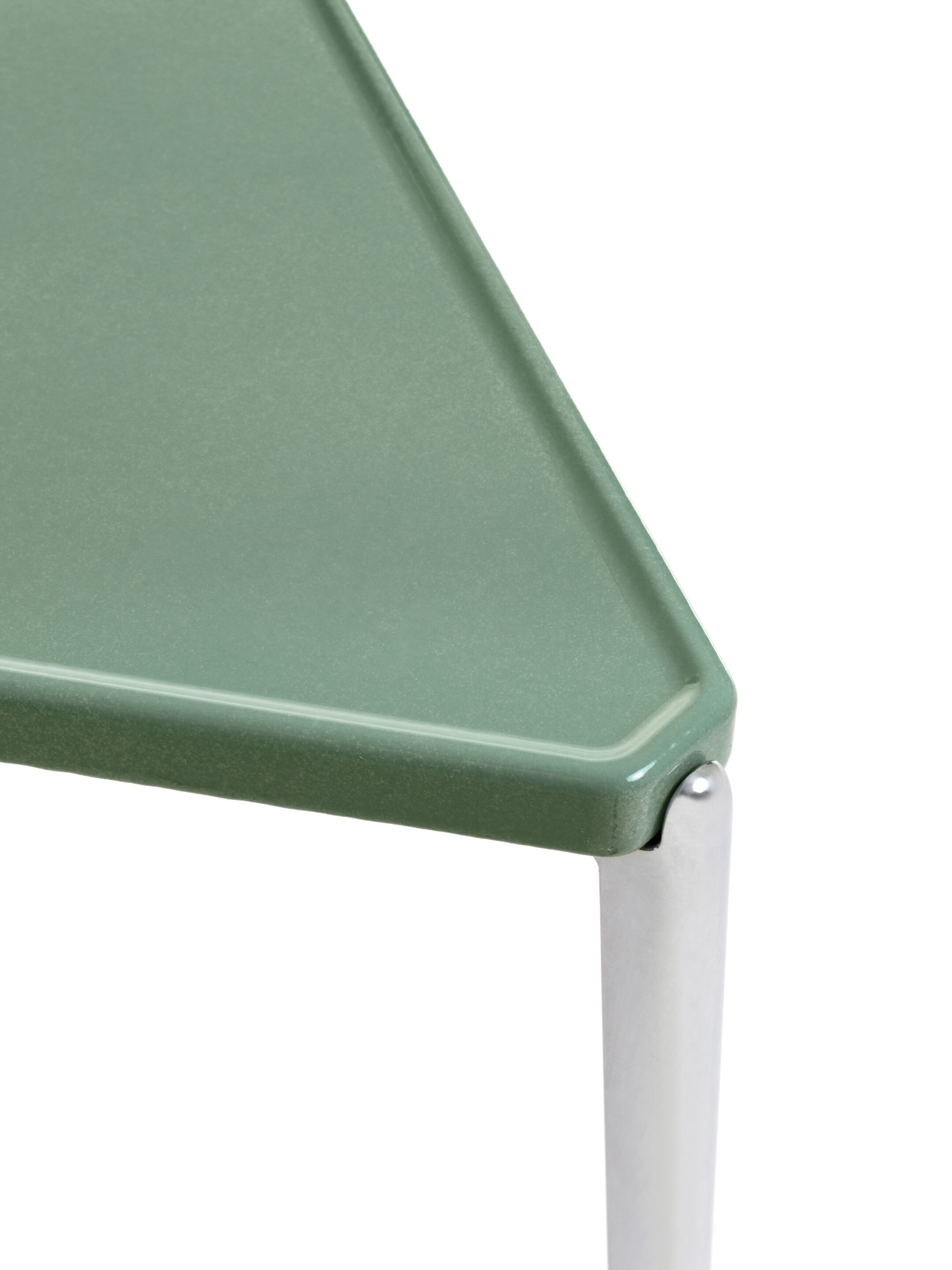 Алюминиевый треугольный журнальный столик с жидким покрытием Magis тамбур ARCH-00023839 - Вид №5