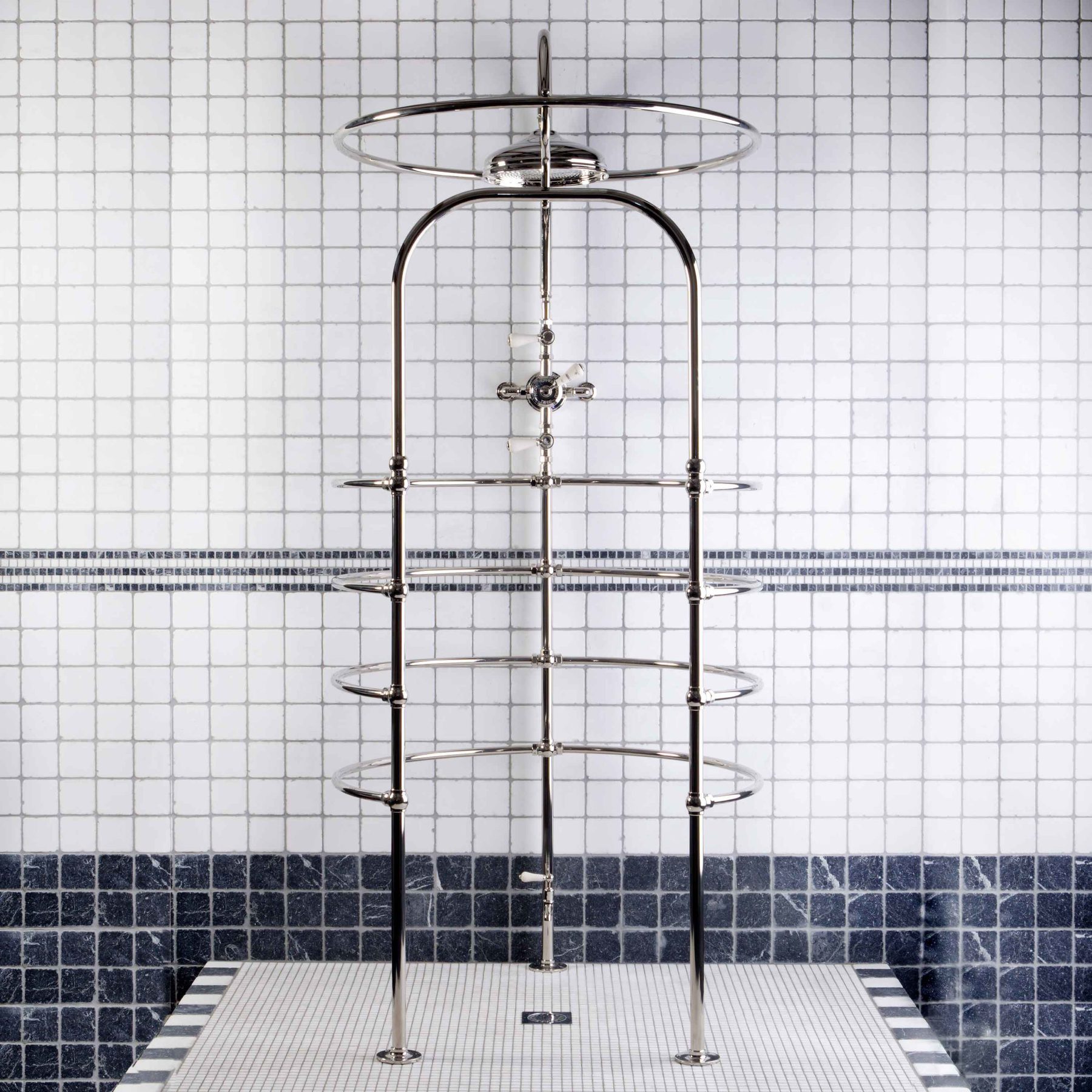 Free Standing Showers душ La Cage Catchpoleandrye 