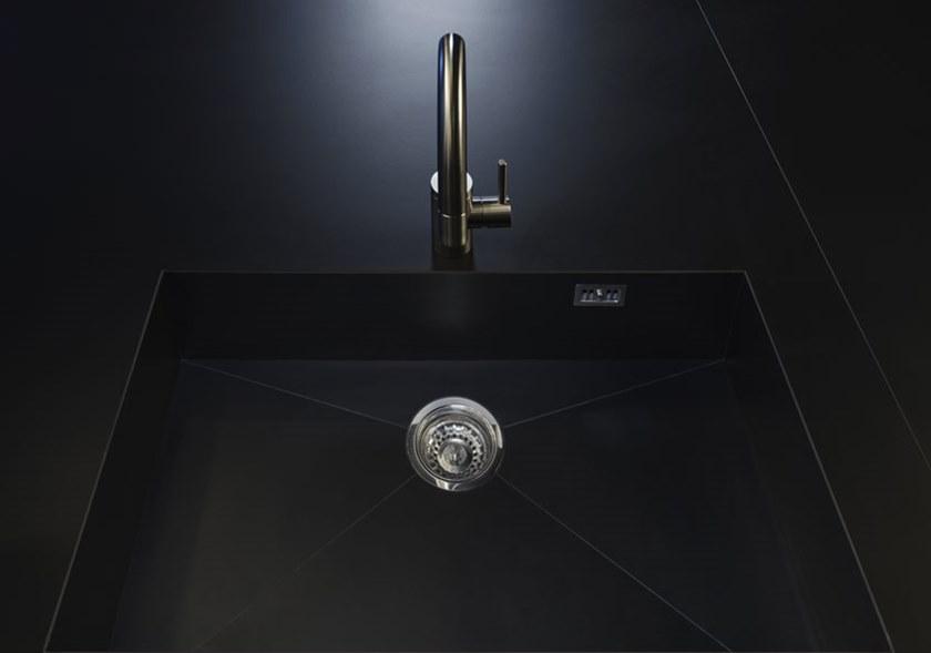 RIFRA Кухня с черным бетонным островом One sun-id-1399093 - Вид №5