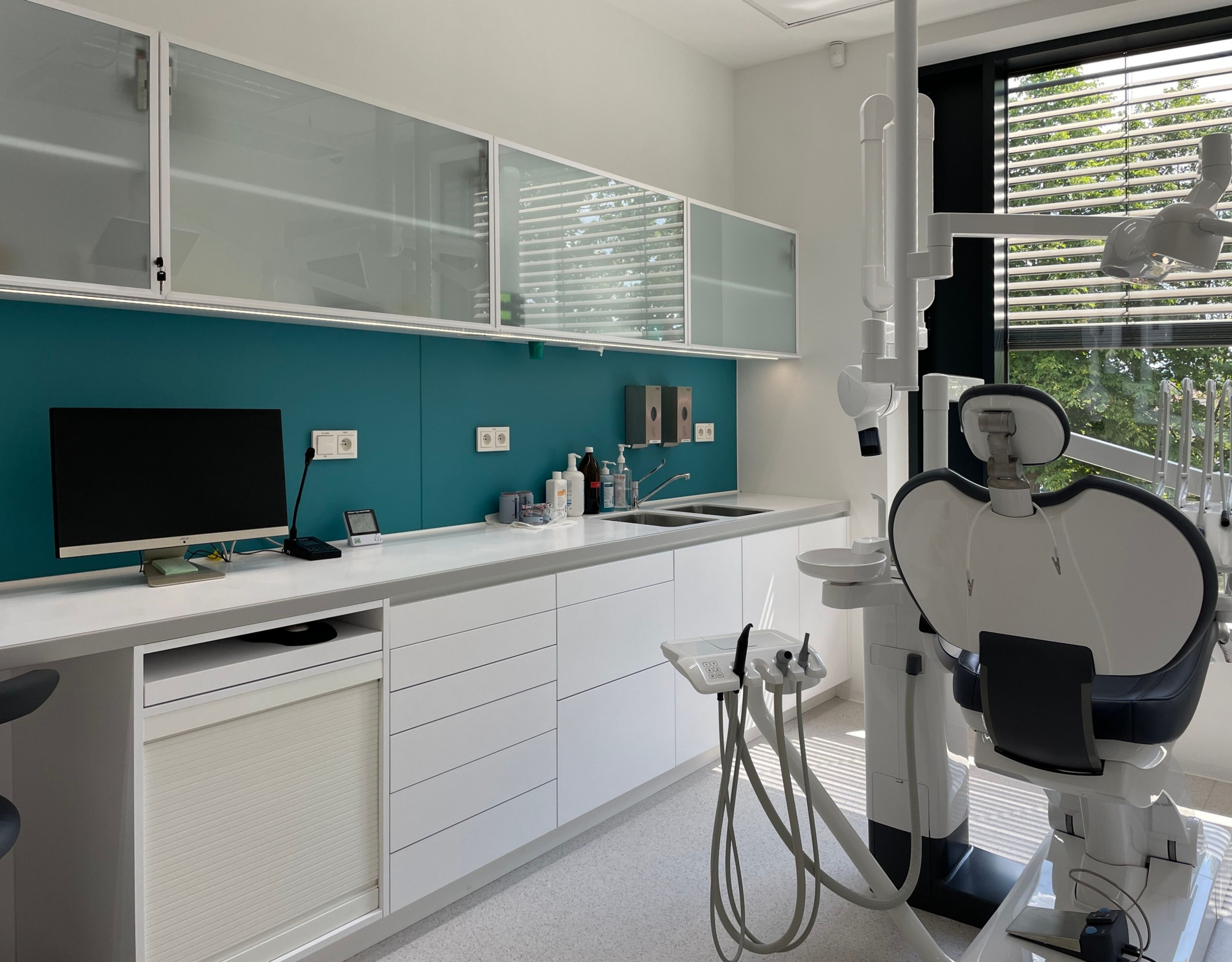 Мебель для стоматологических клиник в HIMACS AMOSDESIGN IMPLANTA ARCH-00052818