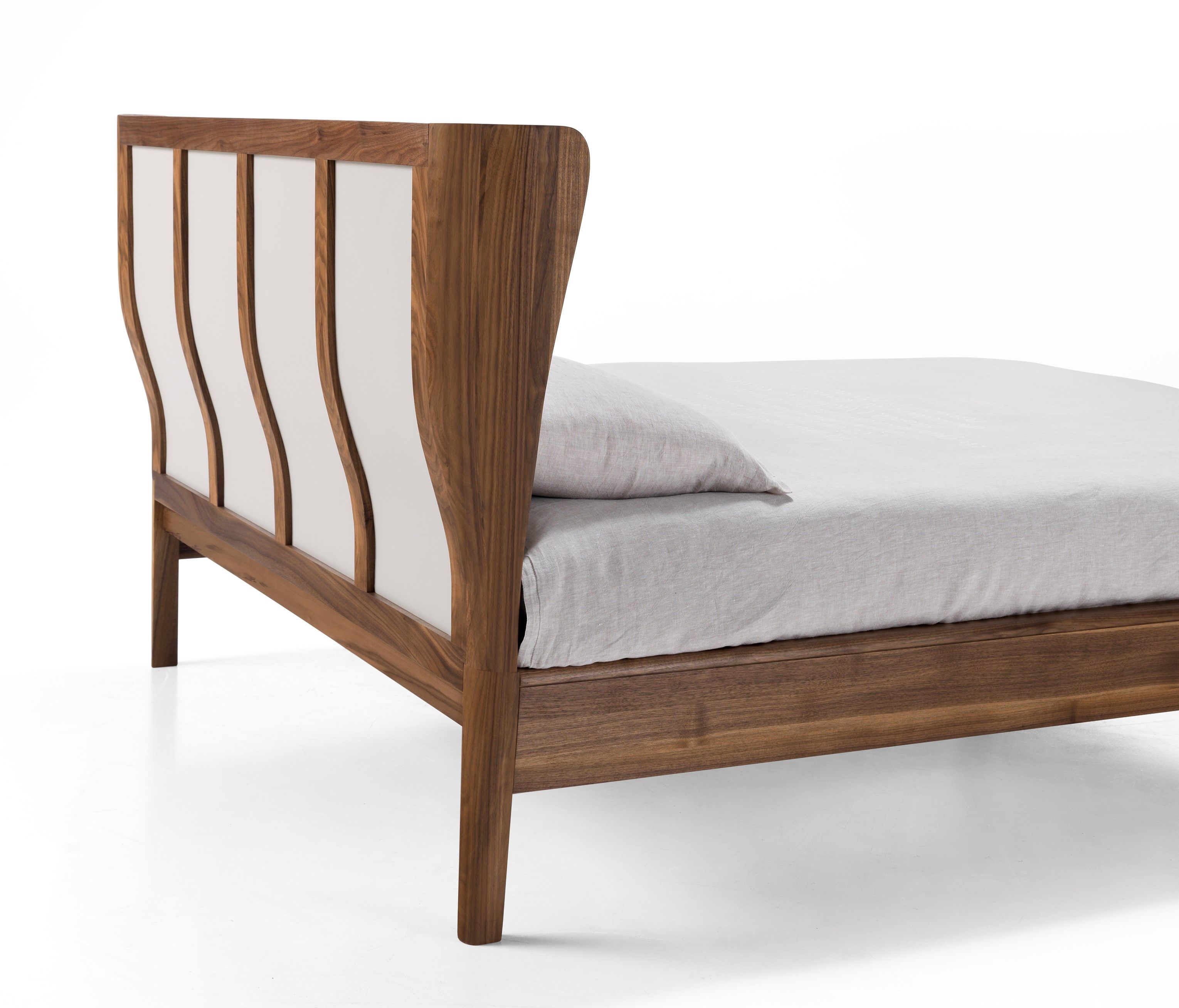 Двуспальная кровать из грецкого ореха Arte Brotto ARCH-00047414