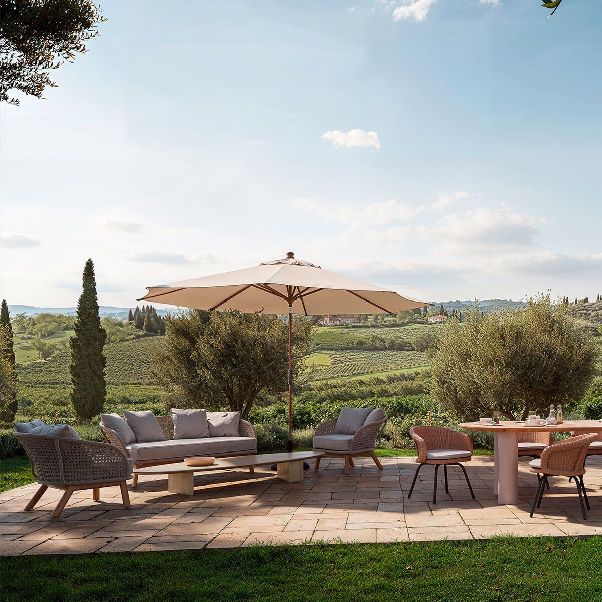 Бетонный овальный садовый столик Eichholtz AURORE ARCH-00095775 - Вид №4