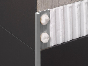 Профиль защитного выступа