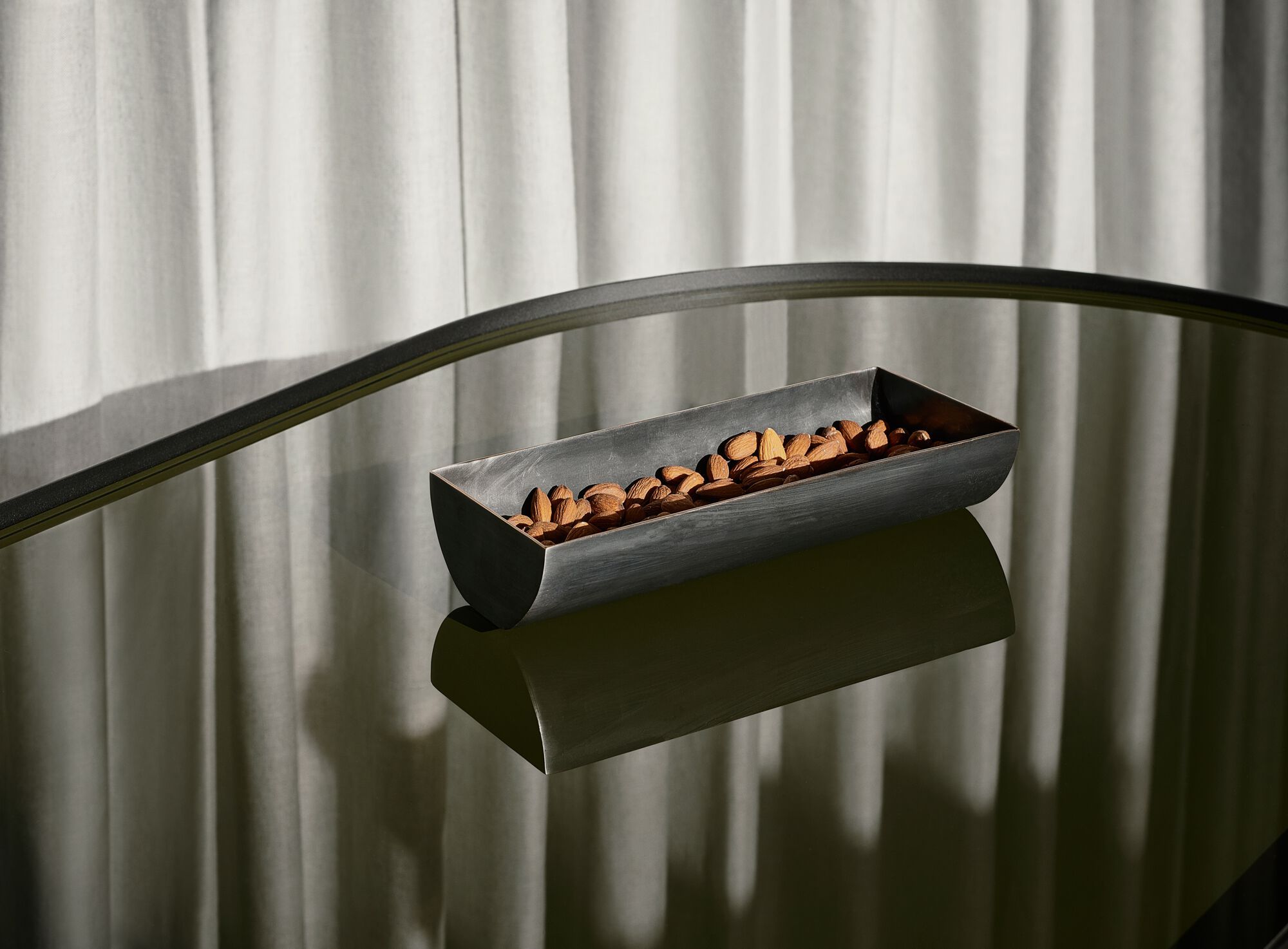 Стальной и стеклянный овальный журнальный столик Audo Copenhagen NONO ARCH-00005259 - Вид №7