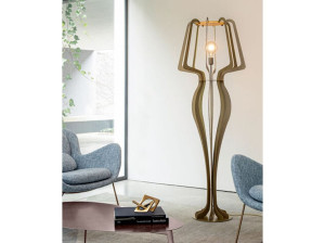 Окрашенный металлический торшер