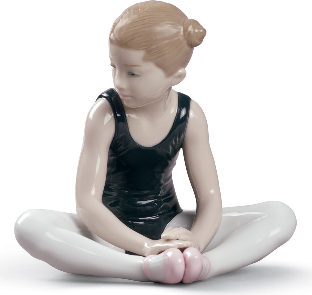 10669065 LLADRO Фигурка Lladro "Мечтая о дебюте" 14х14см Фарфор Lladró 