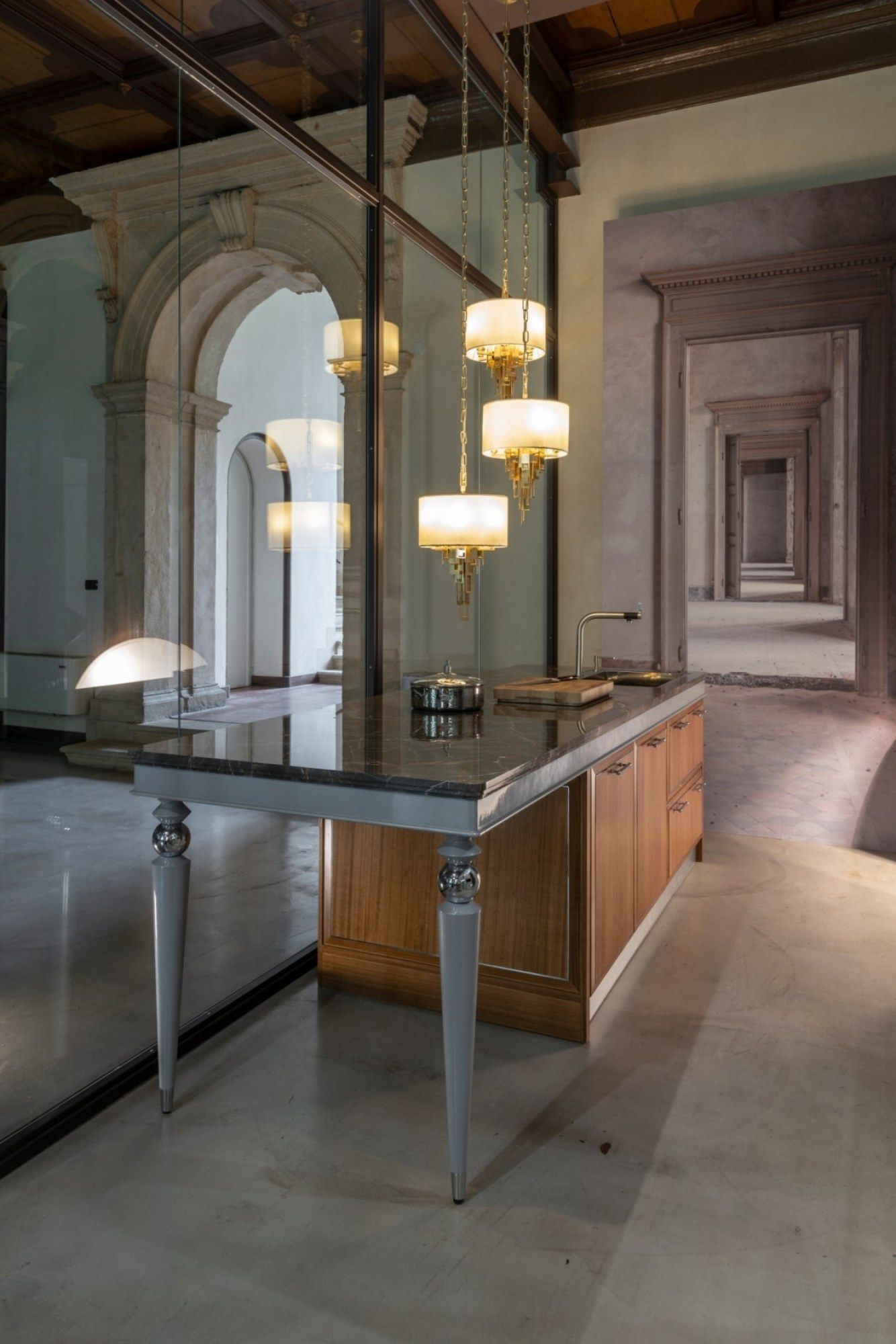 Кухня из эвкалипта с ручками на заказ с полуостровом Martini Interiors эссенция ARCH-00072314 - Вид №4