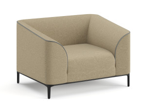 Тканевое кресло с подлокотниками