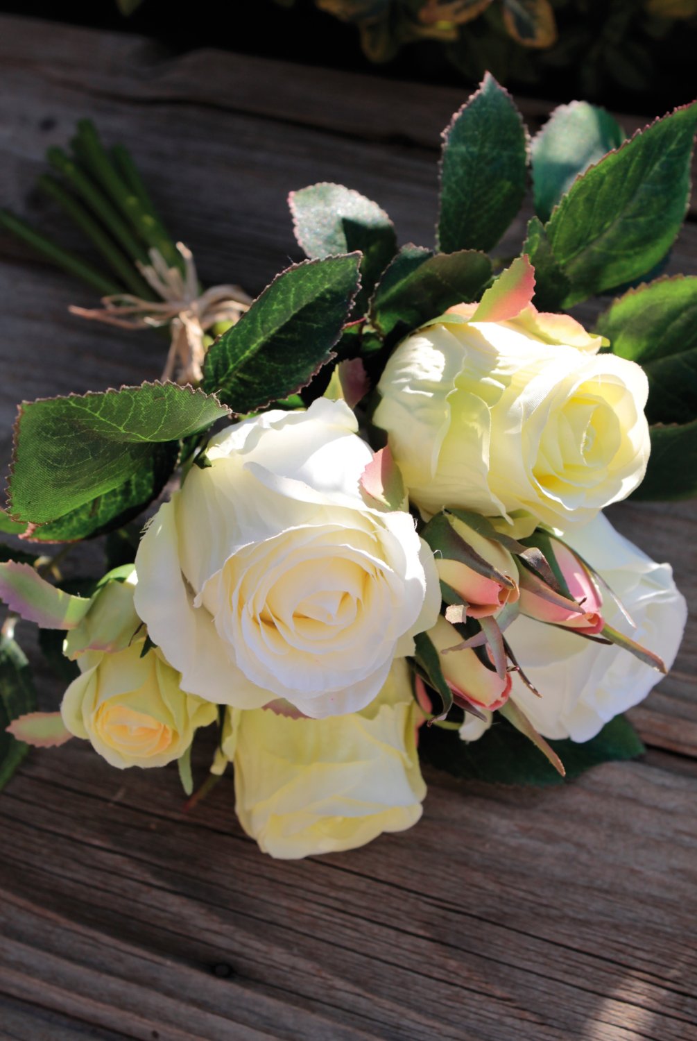 2607 788 a3 Искусственный букет роз, 7-цветков, 28 см, бежево-зеленый H-andreas  - Вид №1