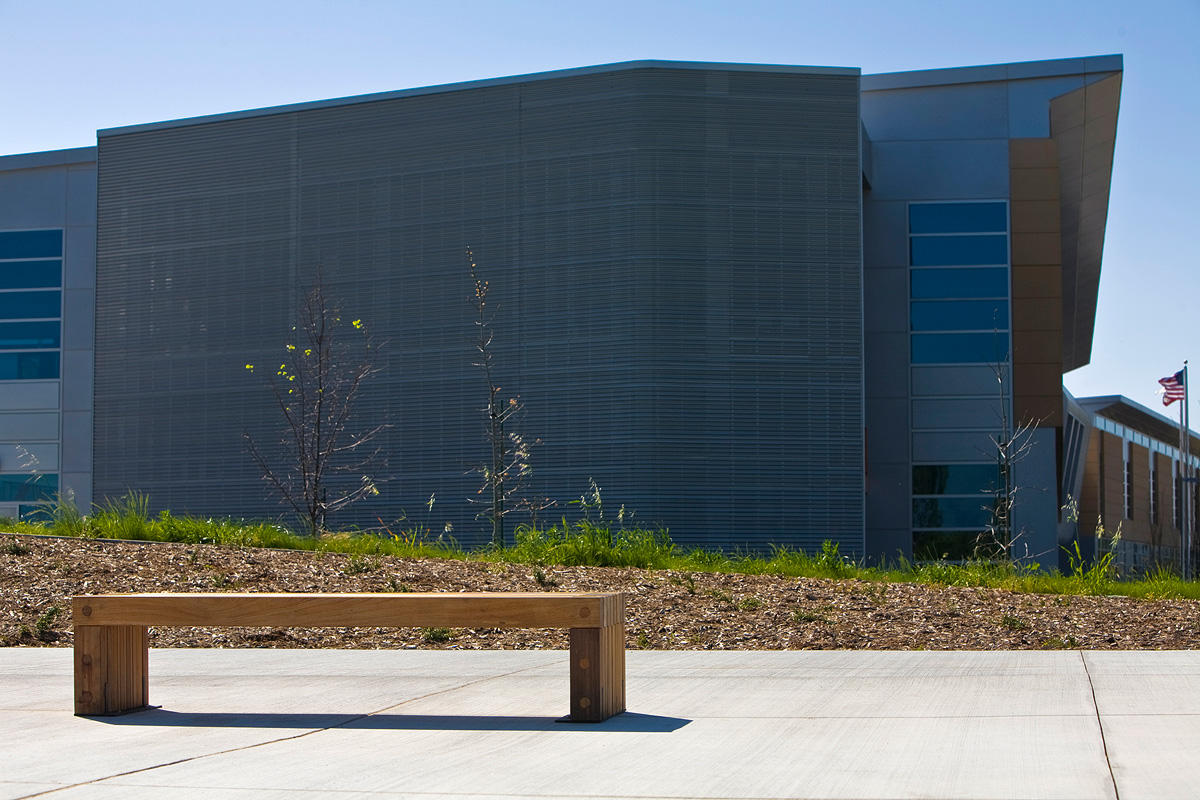 FSRT31 Скамейка Hudson  Forms-surfaces  - Вид №3