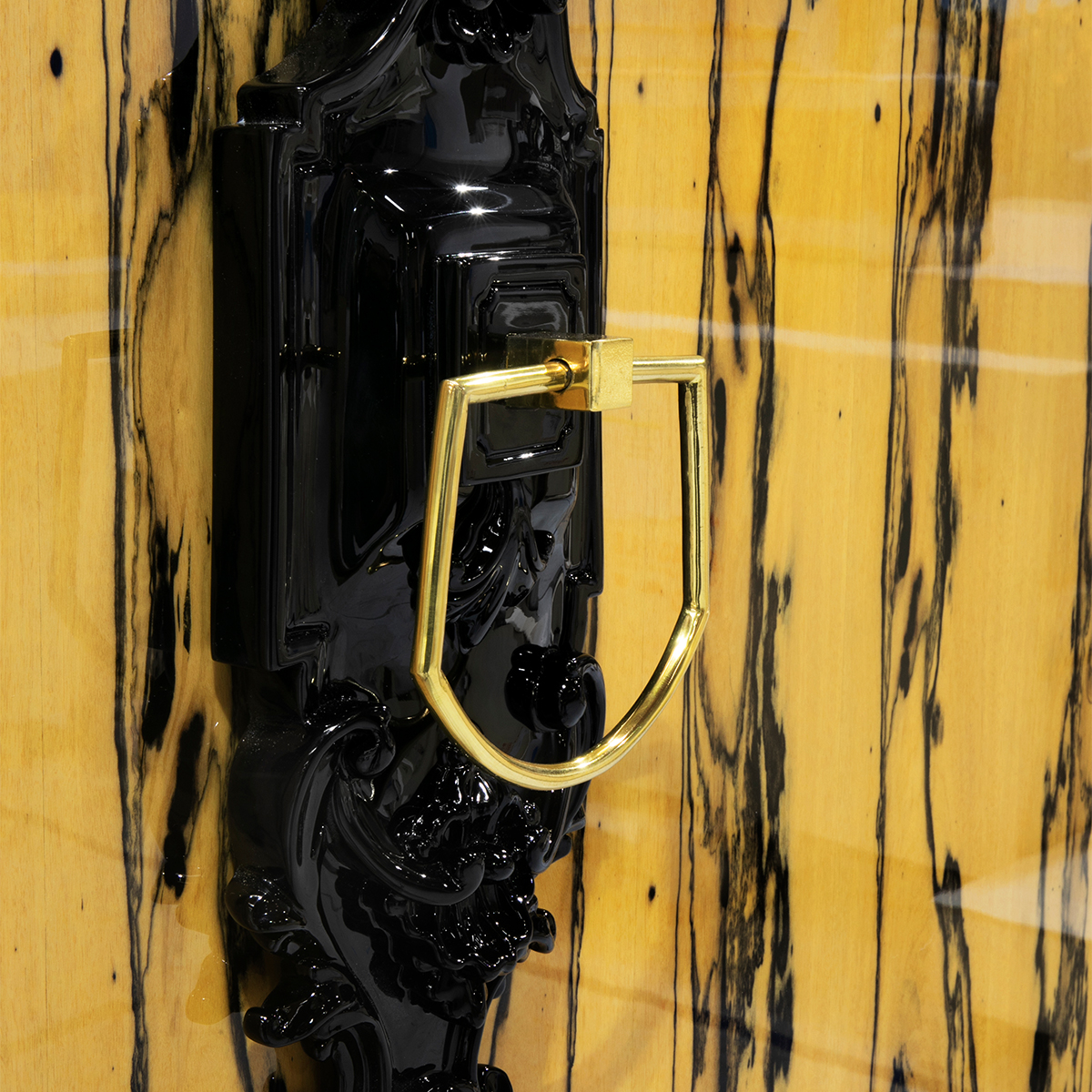 Шкафы Guggenheim Ebony Royal Cabinet Covethouse BOCA DO LOBO  - Вид №1