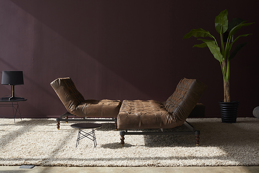 Кресло Oldschool c ножками Retro из темного дерева и черной рамой, коричневый Innovation Living OLDSCHOOLCH461 - Вид №4