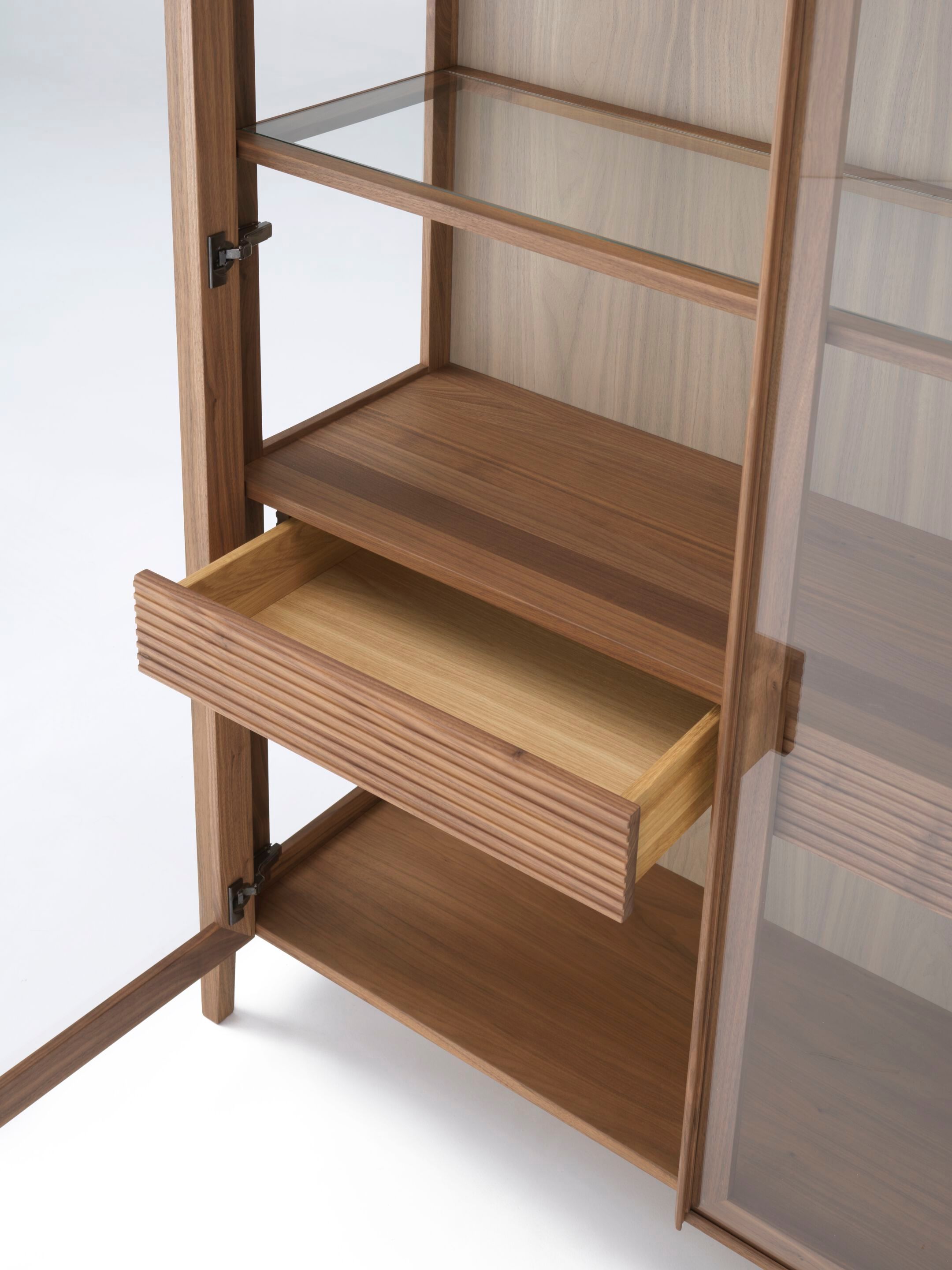 Витрина с 2 дверцами и внутренними стеклянными полками Arte Brotto Leonardo ARCH-00138017 - Вид №4