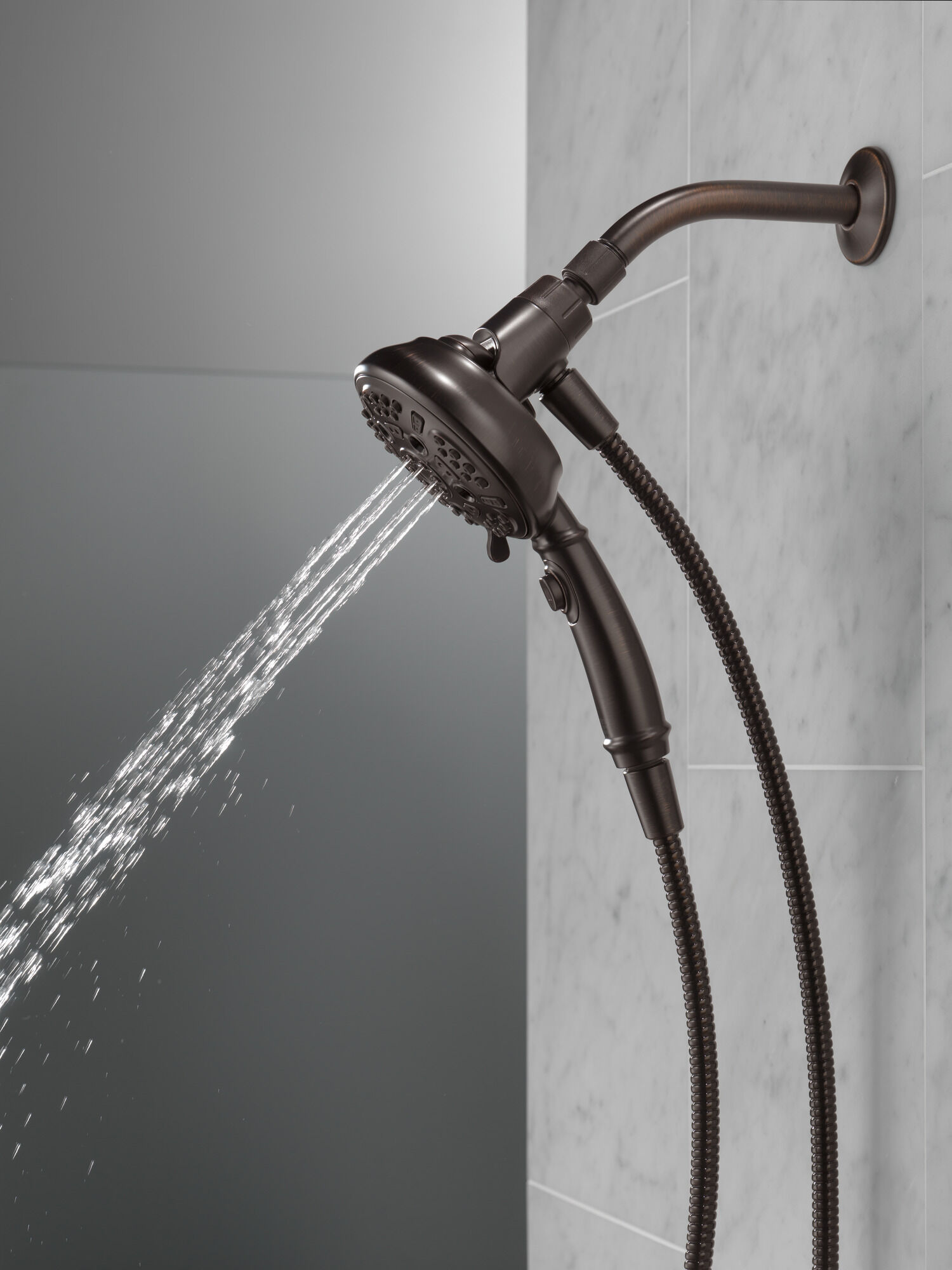 75506RB Ручной душ SureDock ™ с 7 настройками Delta Faucet DELTA Венецианская бронза - Вид №9