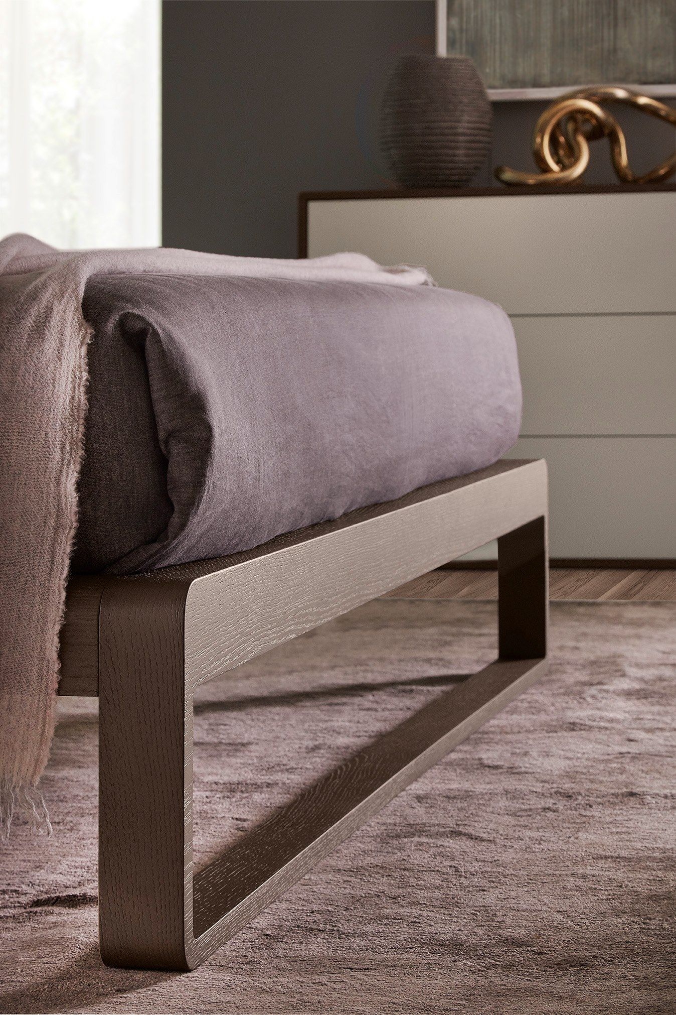 Деревянная двуспальная кровать с мягким изголовьем Olivieri ARCH-00073080 - Вид №3