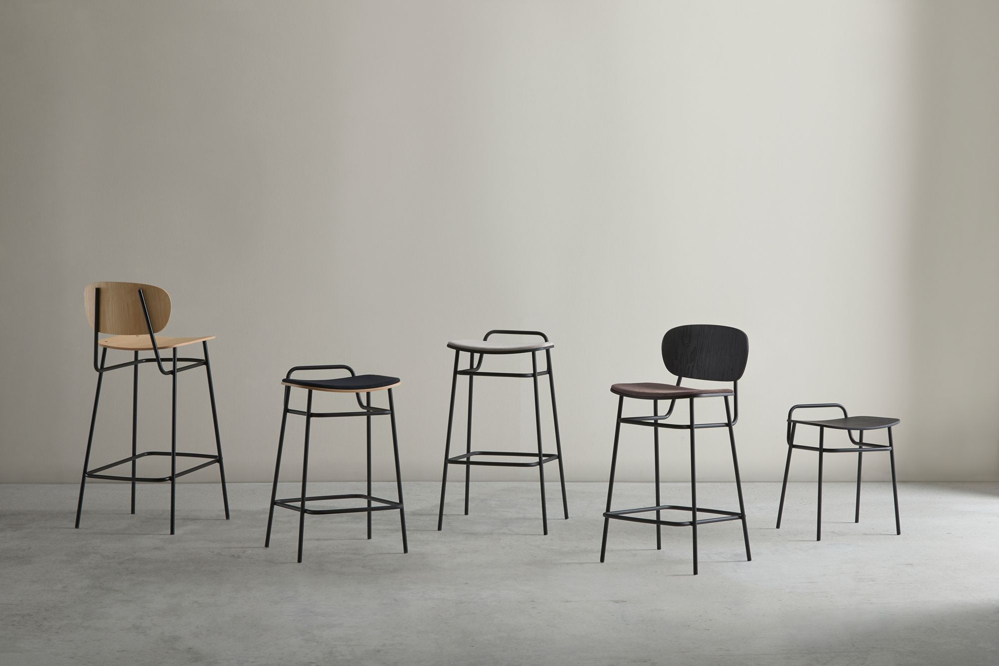 Металлический низкий стул с подставкой для ног Blasco&Vila Fosca ARCH-00030401 - Вид №4